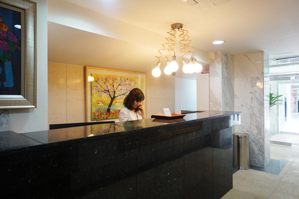 Click Myeongdong Hotel