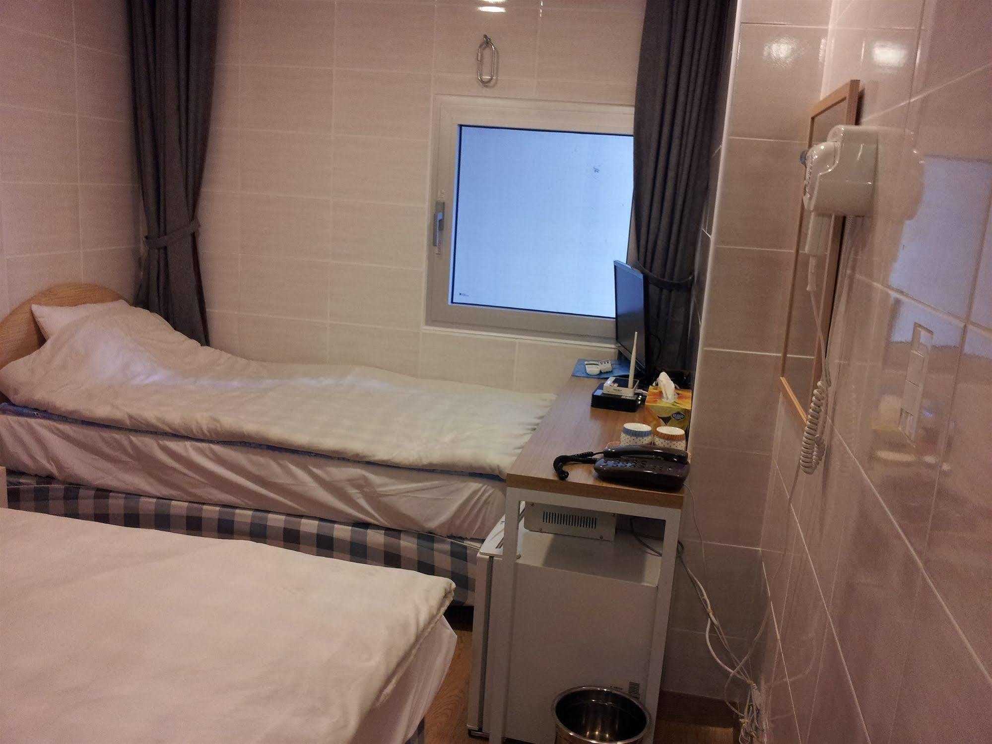 Click Myeongdong Hotel